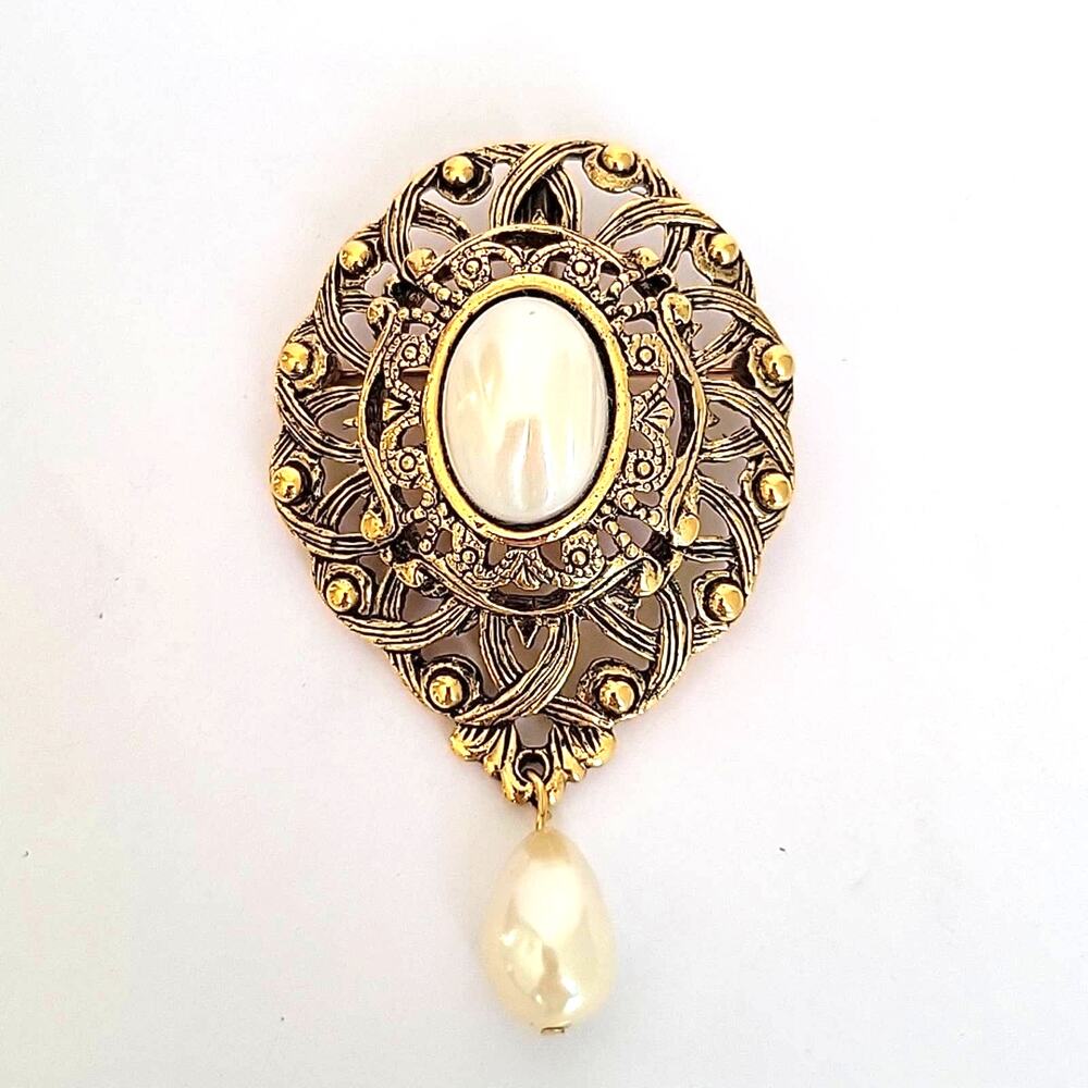 Vintage Avon Romantic Interlude Brooch/ Pendant Gold Cabochon Teardrop Pearl